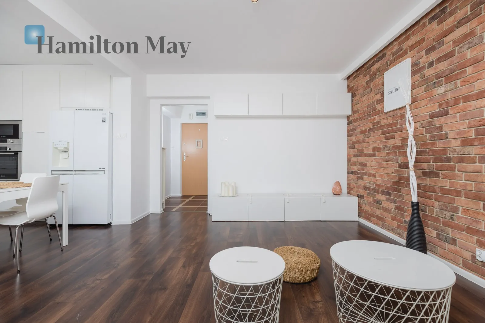 City: Kraków Street: Reduta Region: Prądnik Czerwony Level: 6 Price: 1540000 PLN Bedrooms: 3 - slider