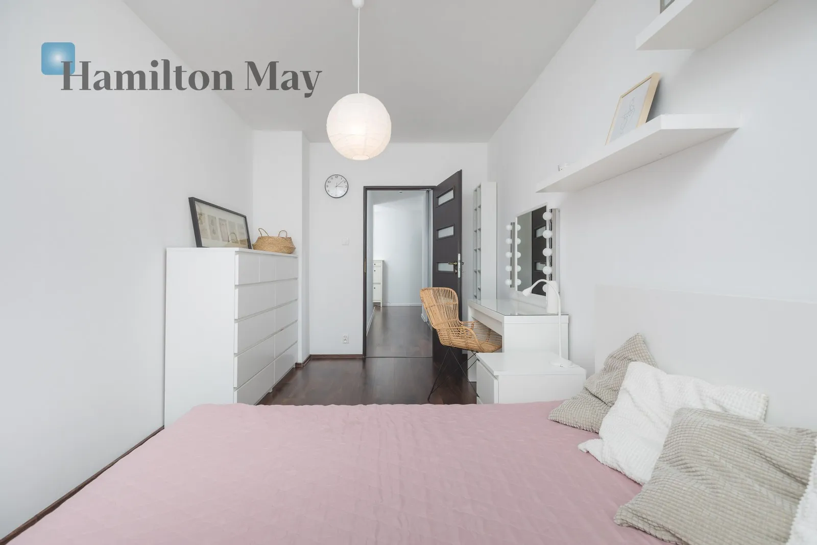 Street: Reduta Region: Prądnik Czerwony Level: 6 Price: 1540000 PLN Bedrooms: 3 - slider