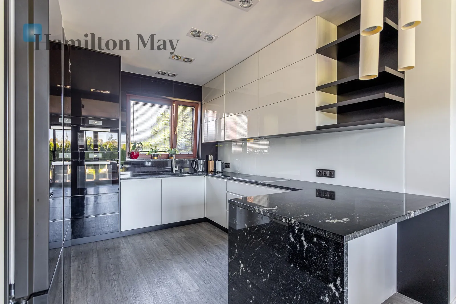 Street: Ścienna Region: Bielawa Price: 19000 PLN Bedrooms: 3 Bathrooms: 2 - slider