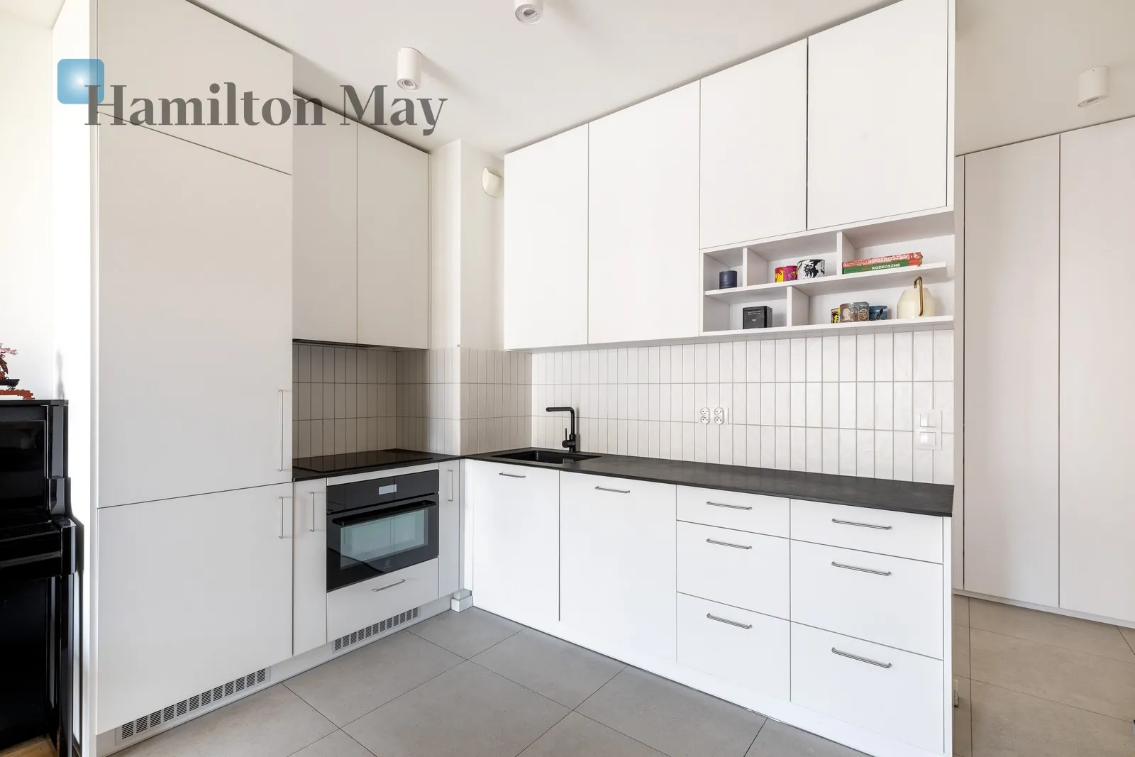 Stylowy apartament z miejscem w garażu podziemnym i komórką lokatorską | ul. Wrocławska - slider