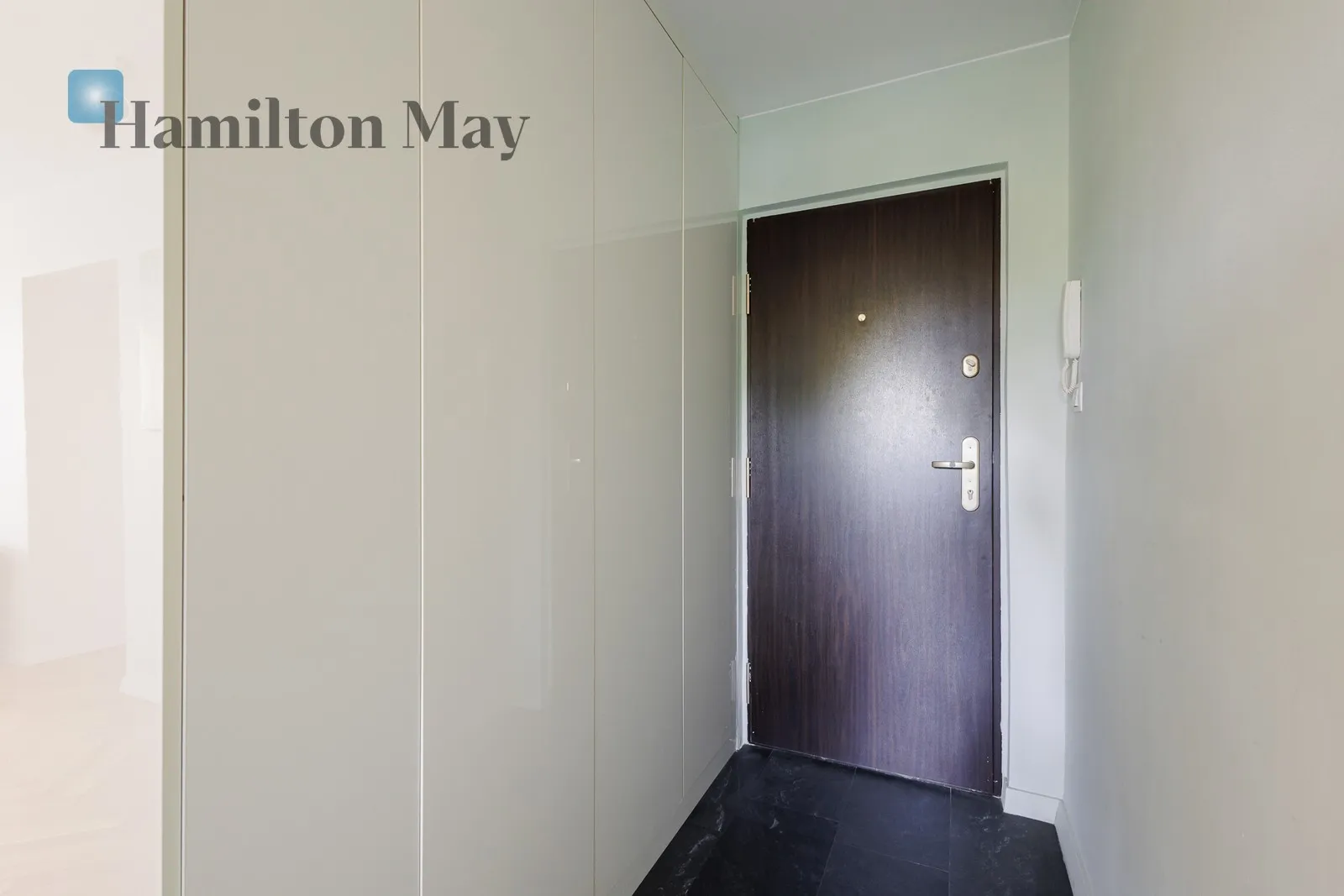 Street: Stefana Batorego Region: Mokotów Subregion: Stary Mokotów Distance to centre: 2.11 km Level: 2 Price: 3200 PLN Bedrooms: 1 - slider