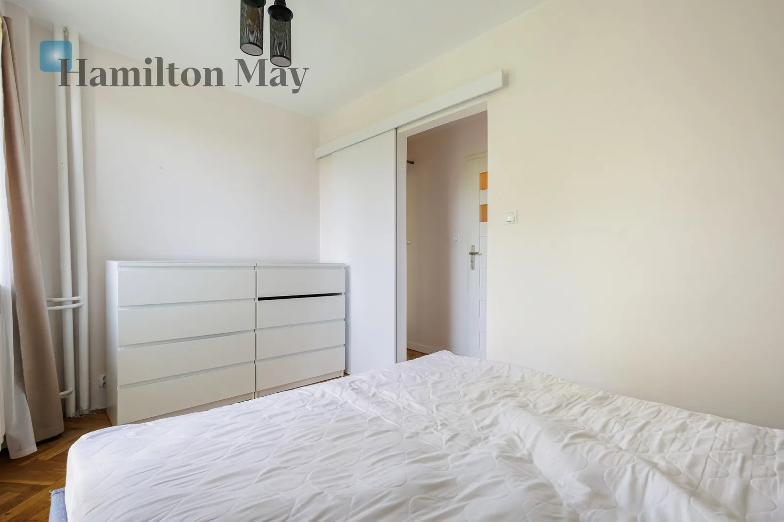 Street: Stefana Batorego Region: Mokotów Subregion: Stary Mokotów Distance to centre: 2.11 km Level: 2 Price: 3200 PLN Bedrooms: 1 Bathrooms: 1 - slider