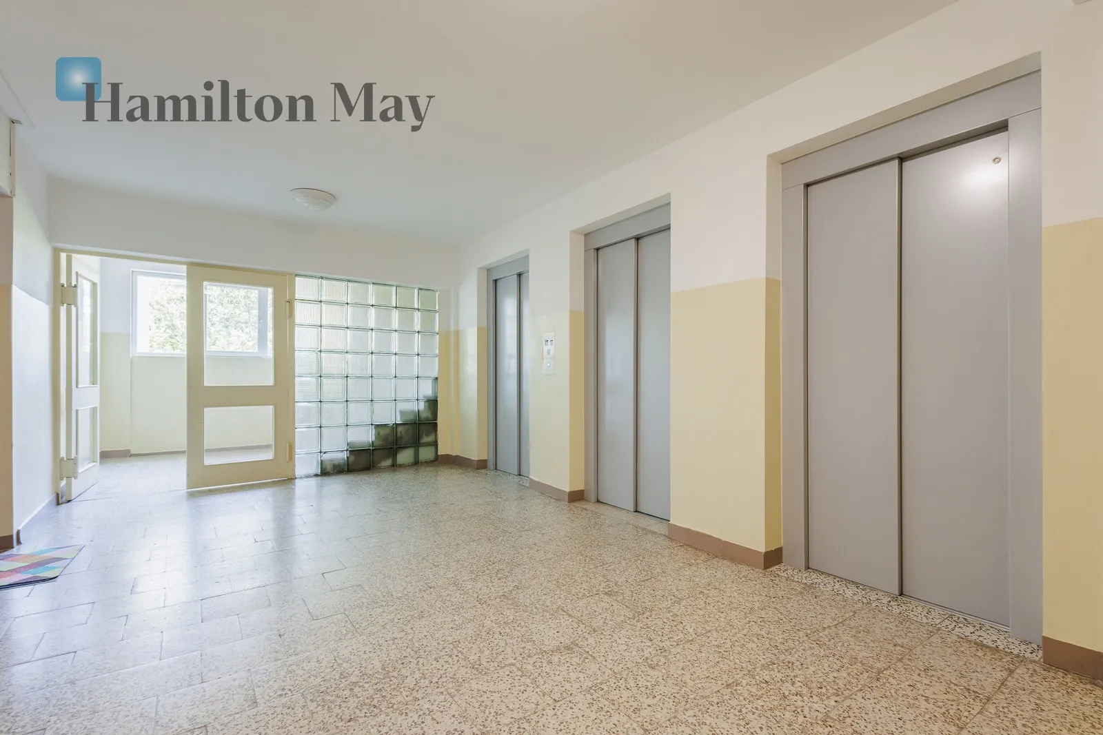 Distance to centre: 2.11 km Level: 2 Price: 3200 PLN Bedrooms: 1 Bathrooms: 1 Size: 50m2 Price/m2: 64 PLN - slider