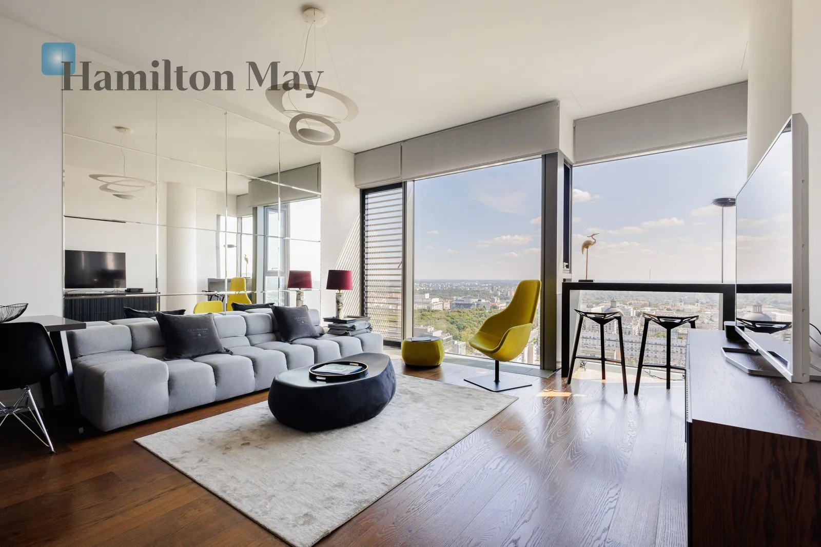 City: Warszawa Street: Twarda Region: Śródmieście Subregion: Śródmieście Północne Distance to centre: 0.92 km Level: 25 Price: 3500000 PLN Bedrooms: 1 Bathrooms: 1 Size: 58m2 Price/m2: 60345 PLN - slider