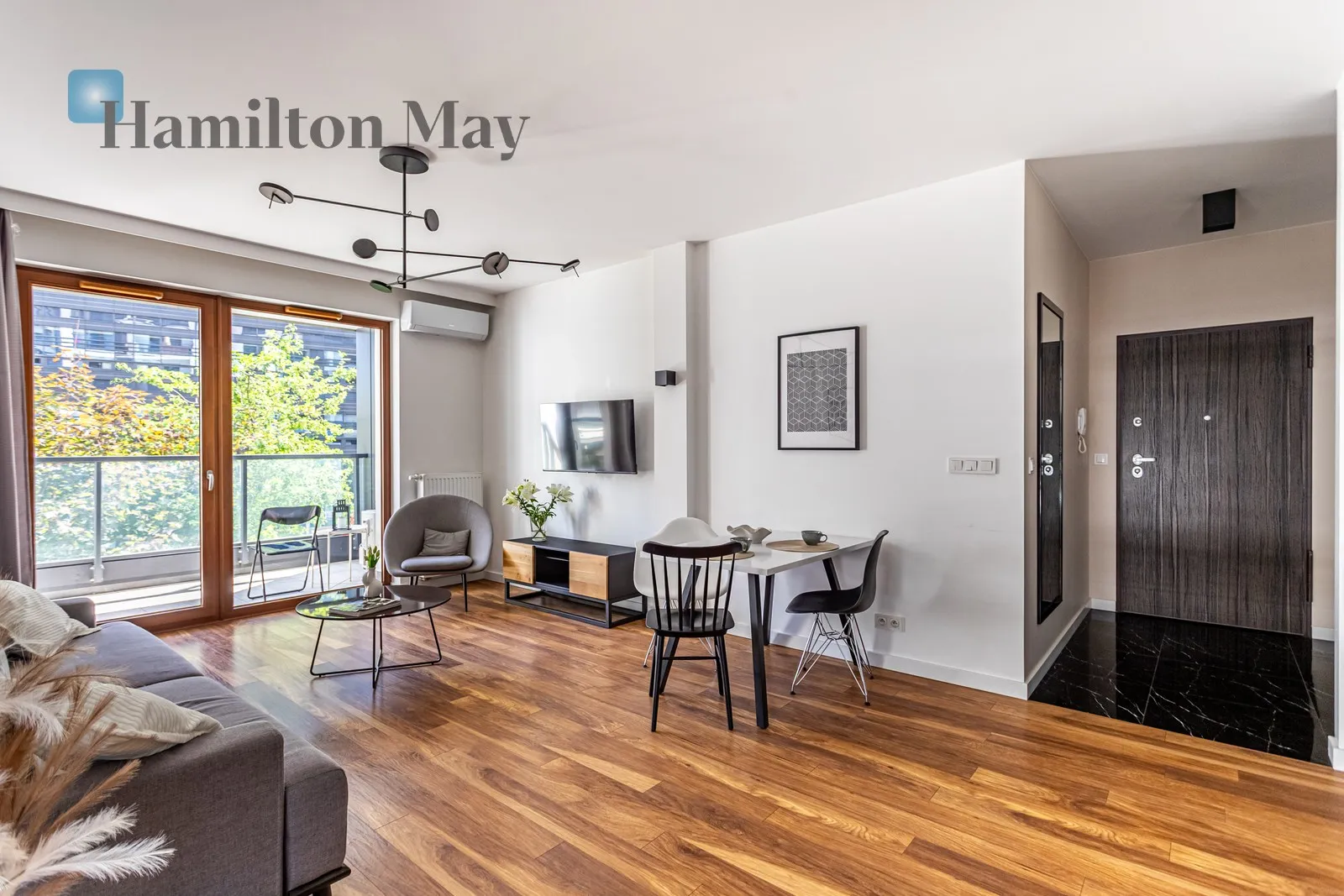 Street: Grzybowska Region: Wola Subregion: Czyste Distance to centre: 2.25 km Level: 1 Price: 8000 PLN Bedrooms: 2 Bathrooms: 1 Size: 64m2 Price/m2: 125 PLN - slider