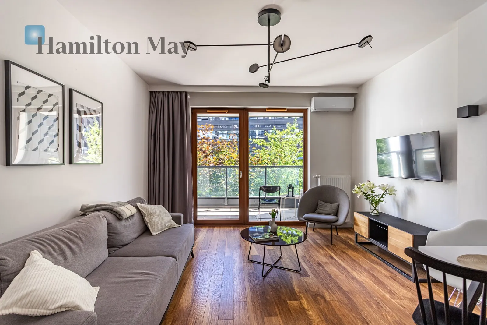 City: Warszawa Street: Grzybowska Region: Wola Subregion: Czyste Distance to centre: 2.25 km Level: 1 Price: 8000 PLN Bedrooms: 2 Bathrooms: 1 - slider