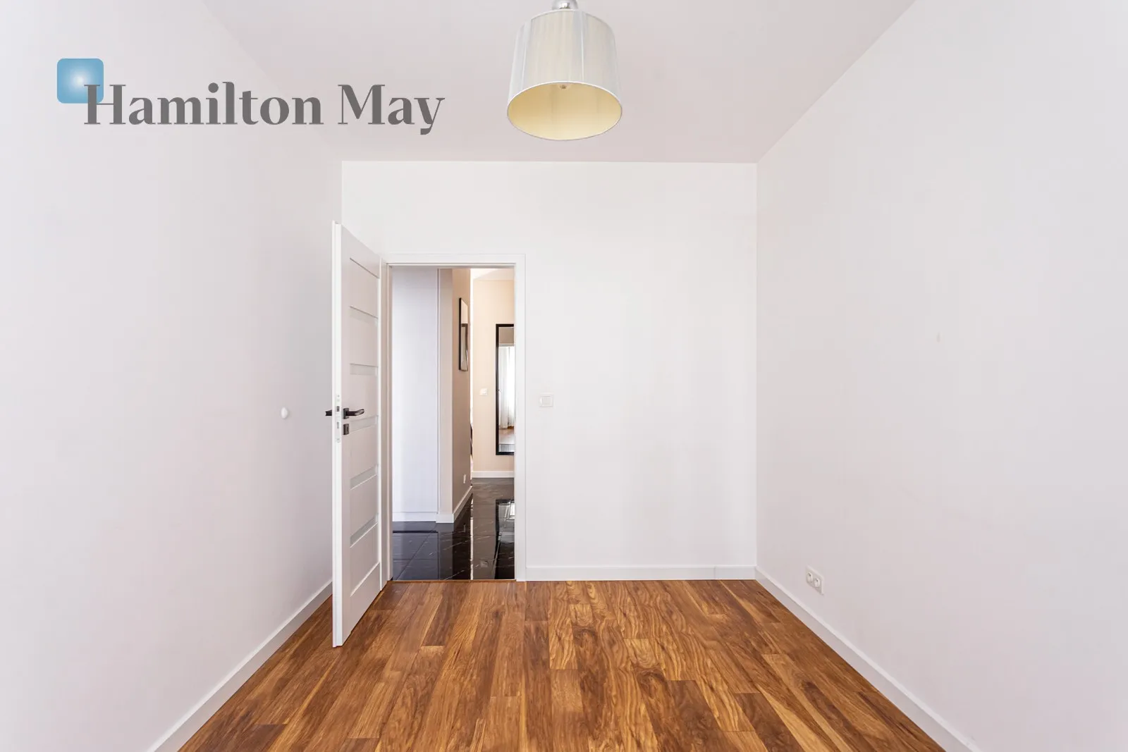 Subregion: Czyste Distance to centre: 2.25 km Level: 1 Price: 8000 PLN Bedrooms: 2 Bathrooms: 1 Size: 64m2 Price/m2: 125 PLN - slider