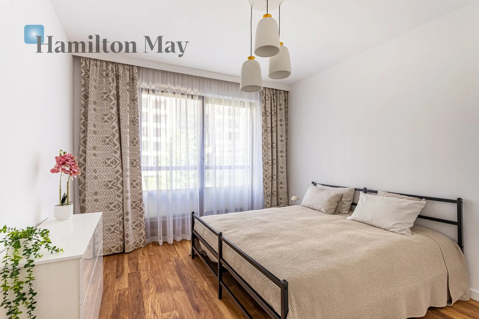 City: Warszawa Street: Grzybowska Region: Wola Subregion: Czyste Distance to centre: 2.25 km Level: 1 Price: 8000 PLN Bedrooms: 2 - slider