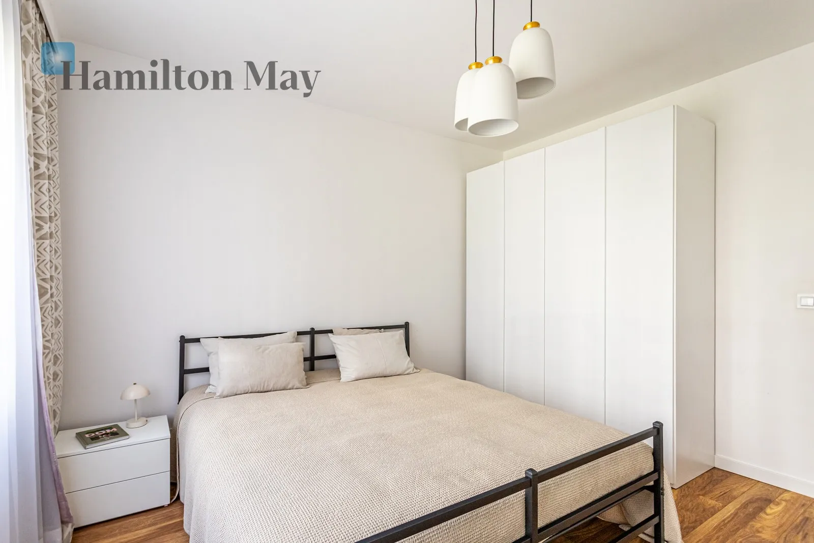 Street: Grzybowska Region: Wola Subregion: Czyste Distance to centre: 2.25 km Level: 1 Price: 8000 PLN Bedrooms: 2 Bathrooms: 1 - slider