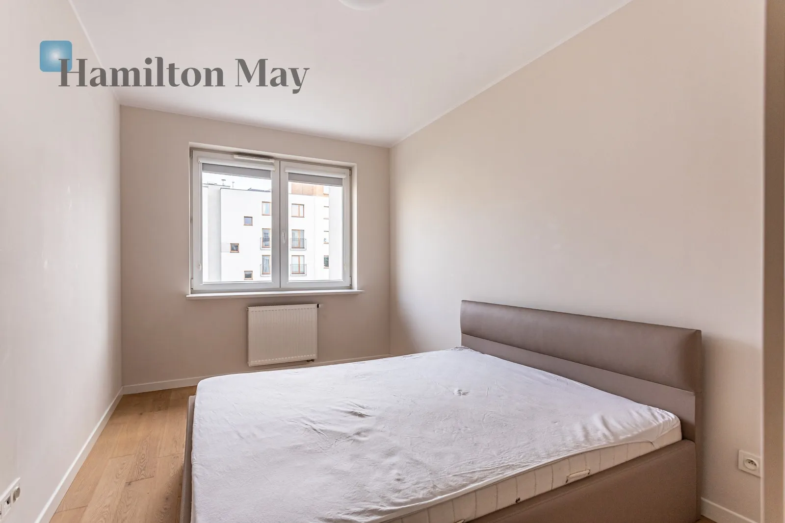 Street: Gen. Tadeusza Pełczyńskiego Region: Bemowo Subregion: Górce Distance to centre: 7.33 km Level: 4 Price: 4000 PLN Bedrooms: 2 Bathrooms: 2 - slider