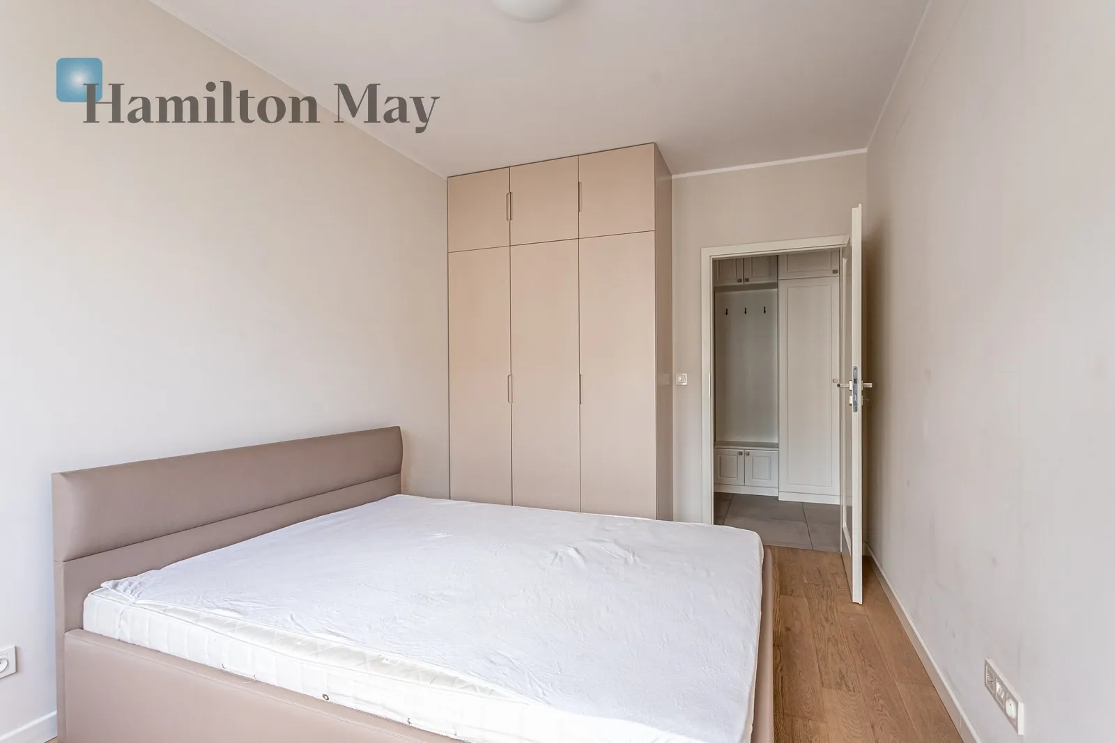 Region: Bemowo Subregion: Górce Distance to centre: 7.33 km Level: 4 Price: 4000 PLN Bedrooms: 2 Bathrooms: 2 Size: 55m2 - slider