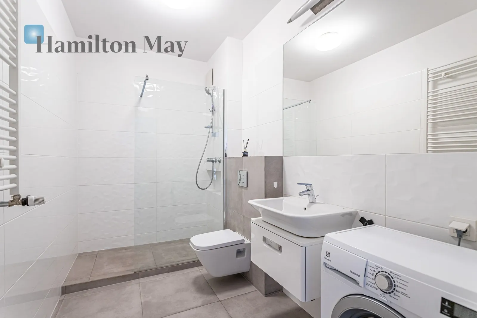 Subregion: Górce Distance to centre: 7.33 km Level: 4 Price: 4000 PLN Bedrooms: 2 Bathrooms: 2 Size: 55m2 Price/m2: 73 PLN - slider