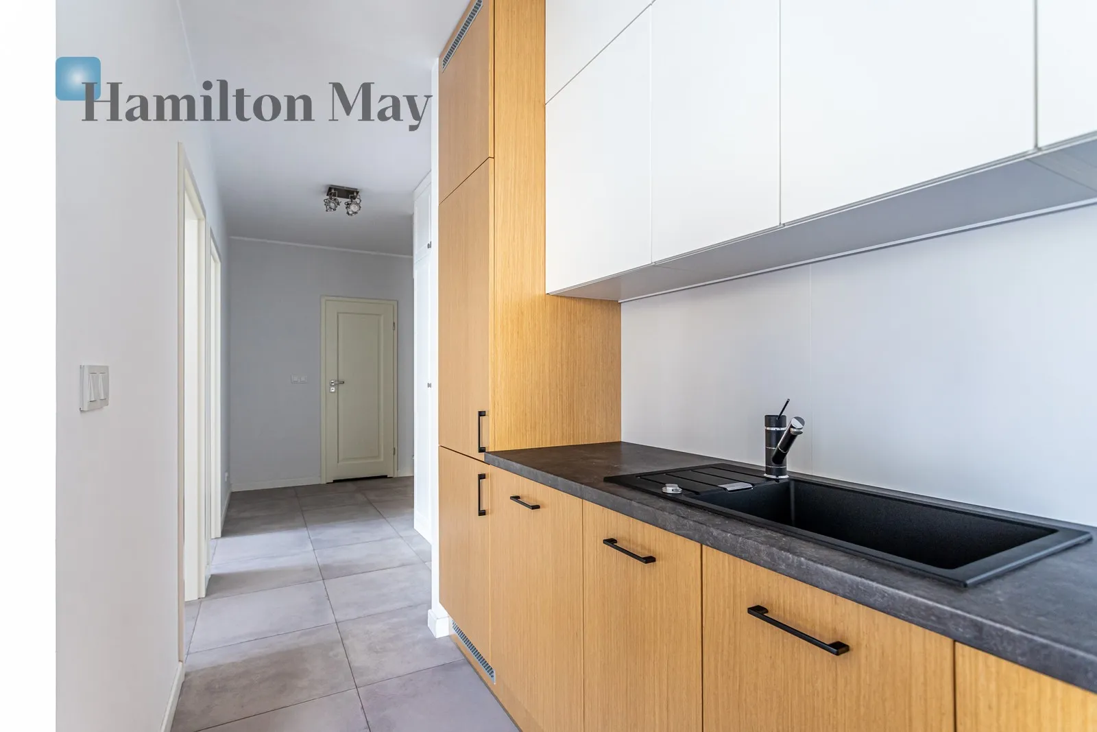 Region: Bemowo Subregion: Górce Distance to centre: 7.33 km Level: 4 Price: 4000 PLN Bedrooms: 2 Bathrooms: 2 Size: 55m2 Price/m2: 73 PLN - slider