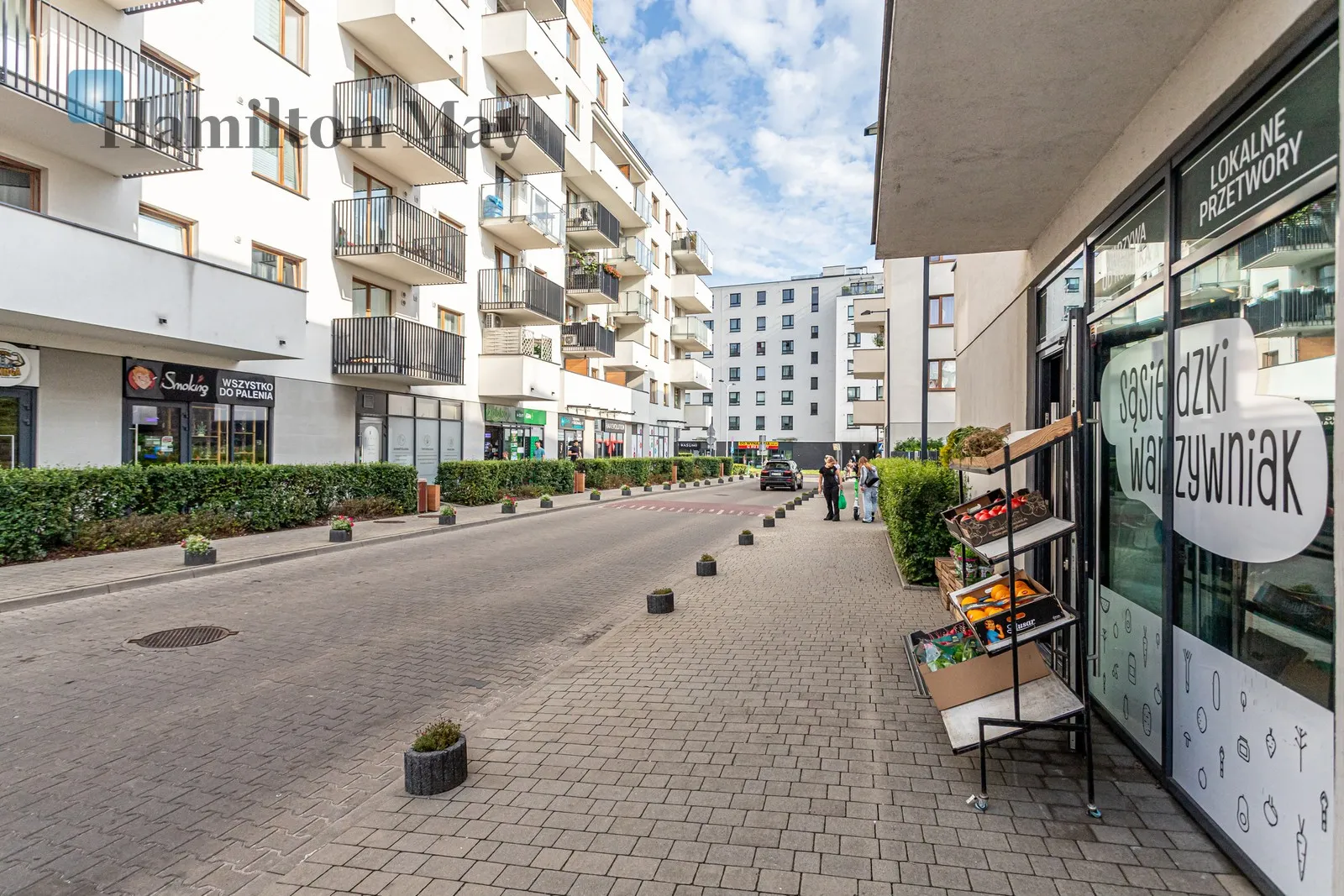 Level: 4 Price: 4000 PLN Bedrooms: 2 Bathrooms: 2 Size: 55m2 - slider