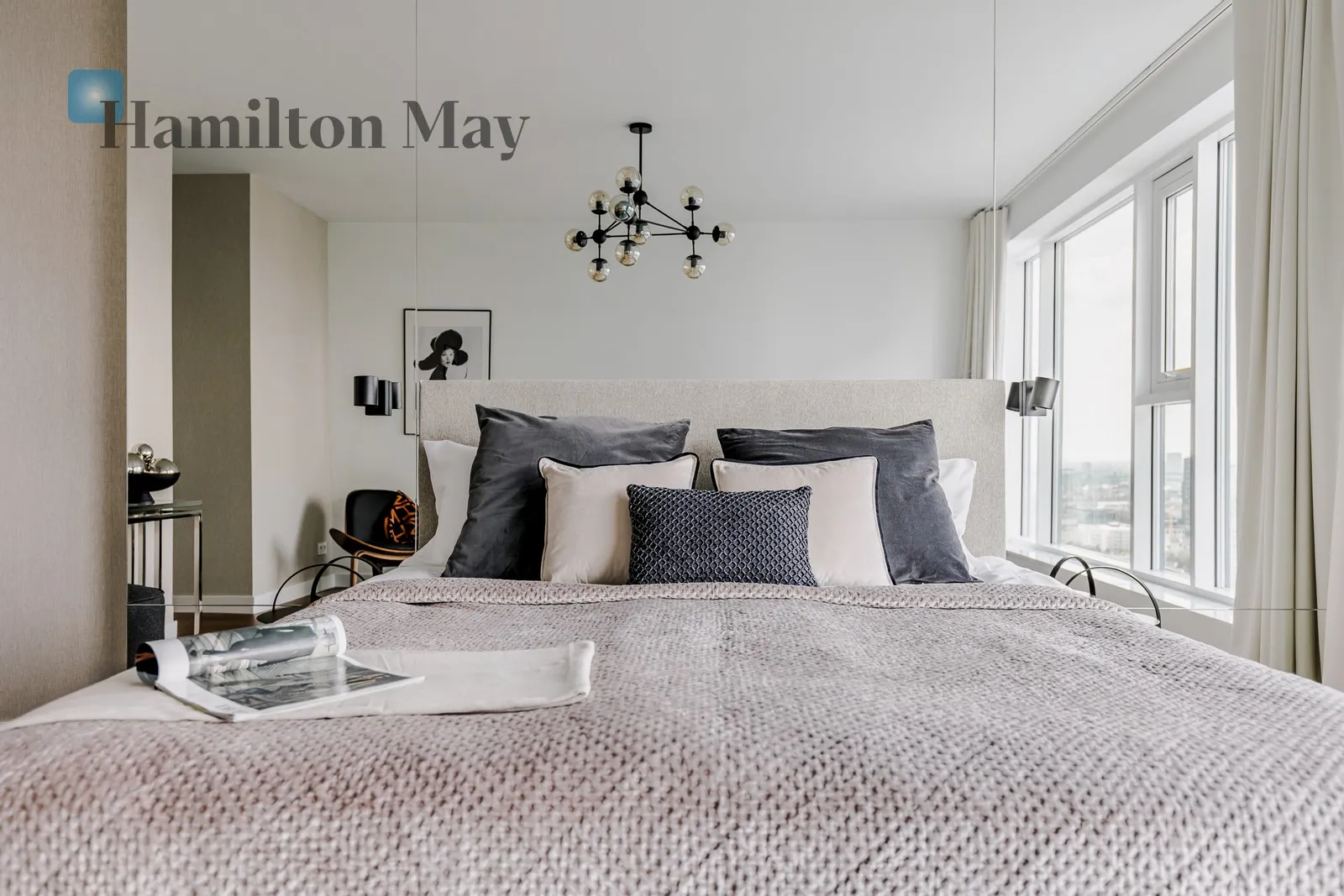 Subregion: Mirów Distance to centre: 1.58 km Level: 27 Price: 30000 PLN Bedrooms: 3 Bathrooms: 3 Size: 160m2 Price/m2: 188 PLN - slider