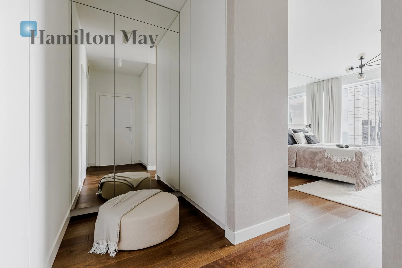 Subregion: Mirów Distance to centre: 1.58 km Level: 27 Price: 30000 PLN Bedrooms: 3 Bathrooms: 3 Size: 160m2 - slider