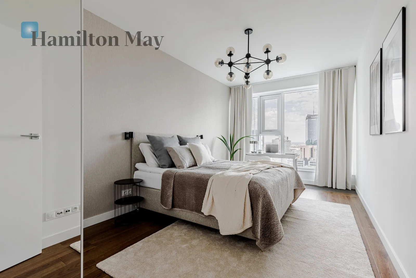 Distance to centre: 1.58 km Level: 27 Price: 30000 PLN Bedrooms: 3 Bathrooms: 3 Size: 160m2 Price/m2: 188 PLN - slider