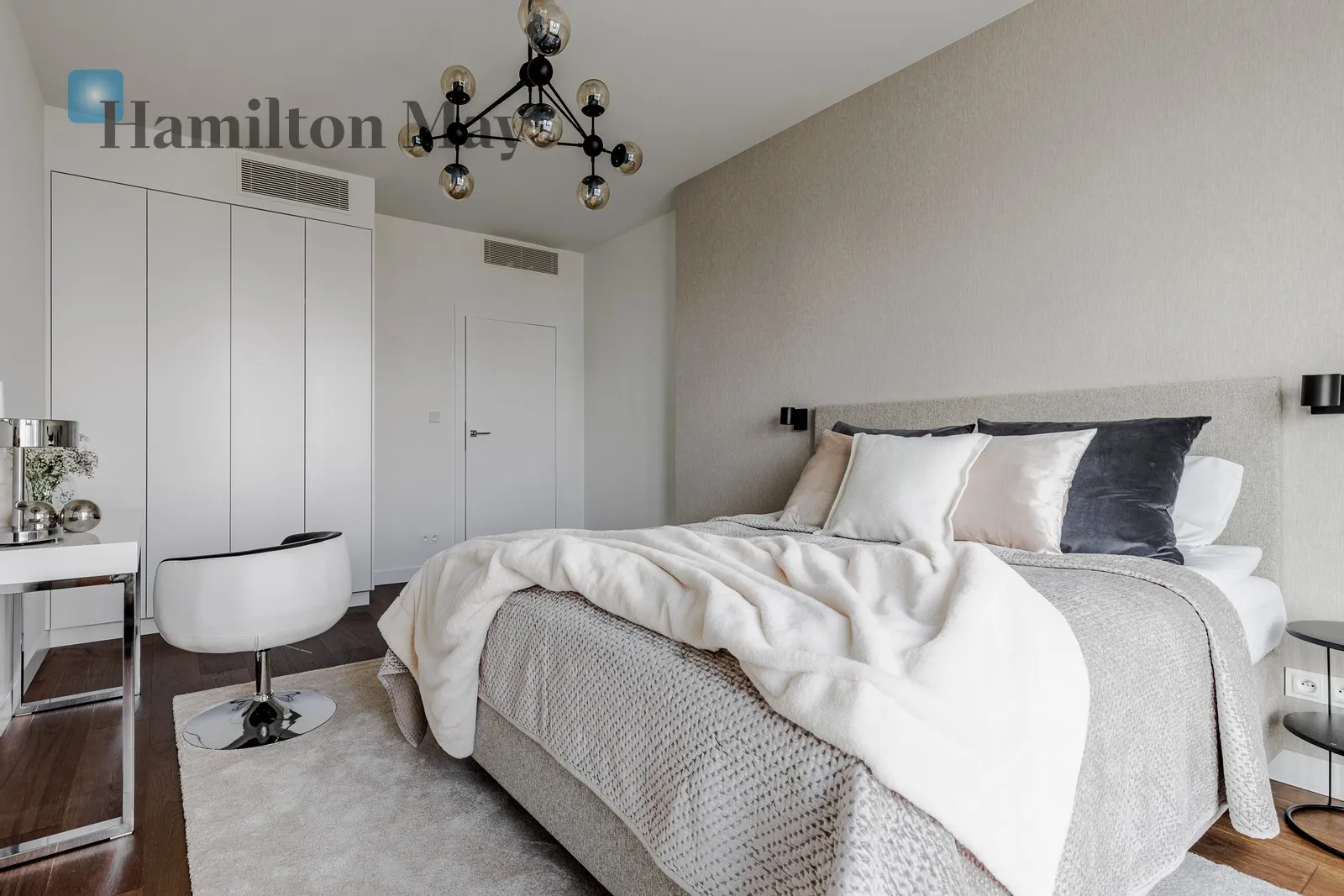 City: Warszawa Street: Grzybowska Region: Wola Subregion: Mirów Distance to centre: 1.58 km Level: 27 - slider