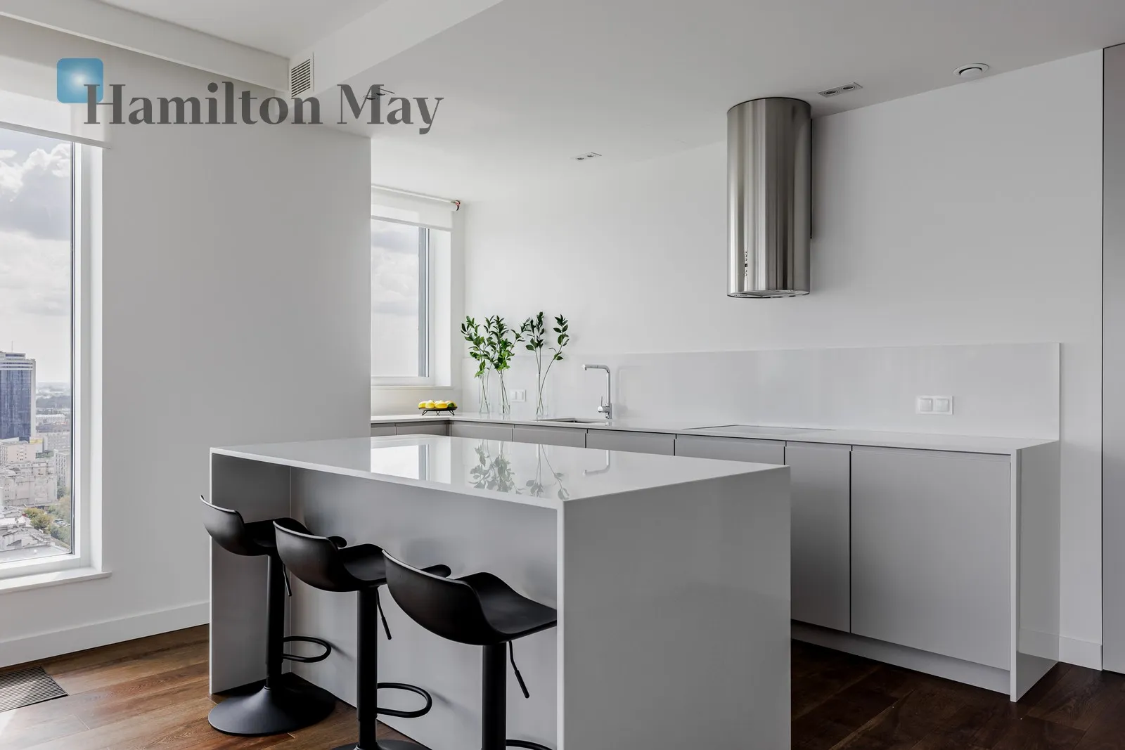 Region: Wola Subregion: Mirów Distance to centre: 1.58 km Level: 27 Price: 30000 PLN Bedrooms: 3 Bathrooms: 3 Size: 160m2 Price/m2: 188 PLN - slider