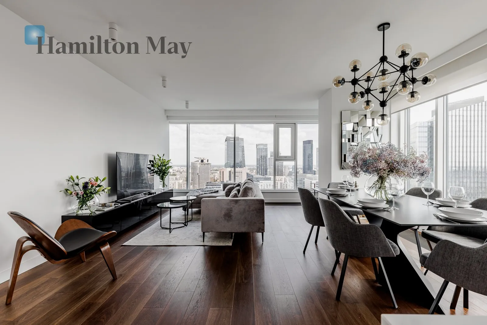 City: Warszawa Street: Grzybowska Region: Wola Subregion: Mirów Distance to centre: 1.58 km Level: 27 Price: 30000 PLN Bedrooms: 3 Bathrooms: 3 Size: 160m2 Price/m2: 188 PLN - slider