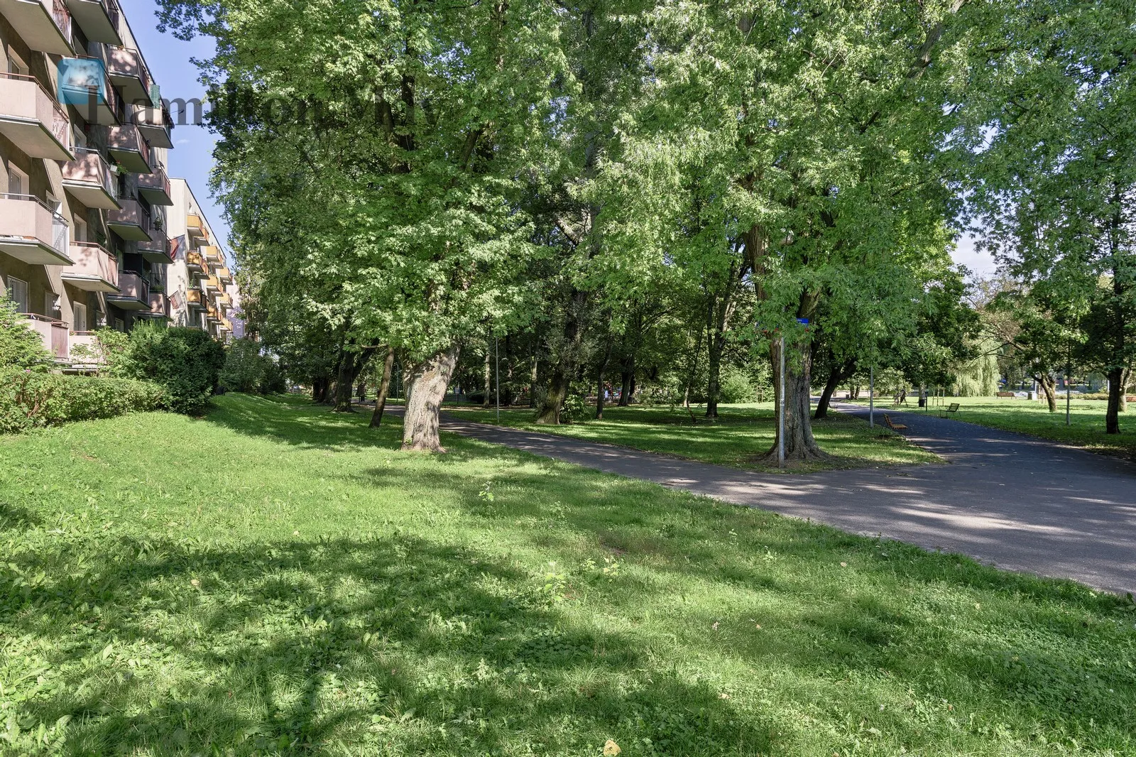 Street: Artura Grottgera Region: Mokotów Subregion: Sielce Distance to centre: 3 km Price: 1850000 PLN
