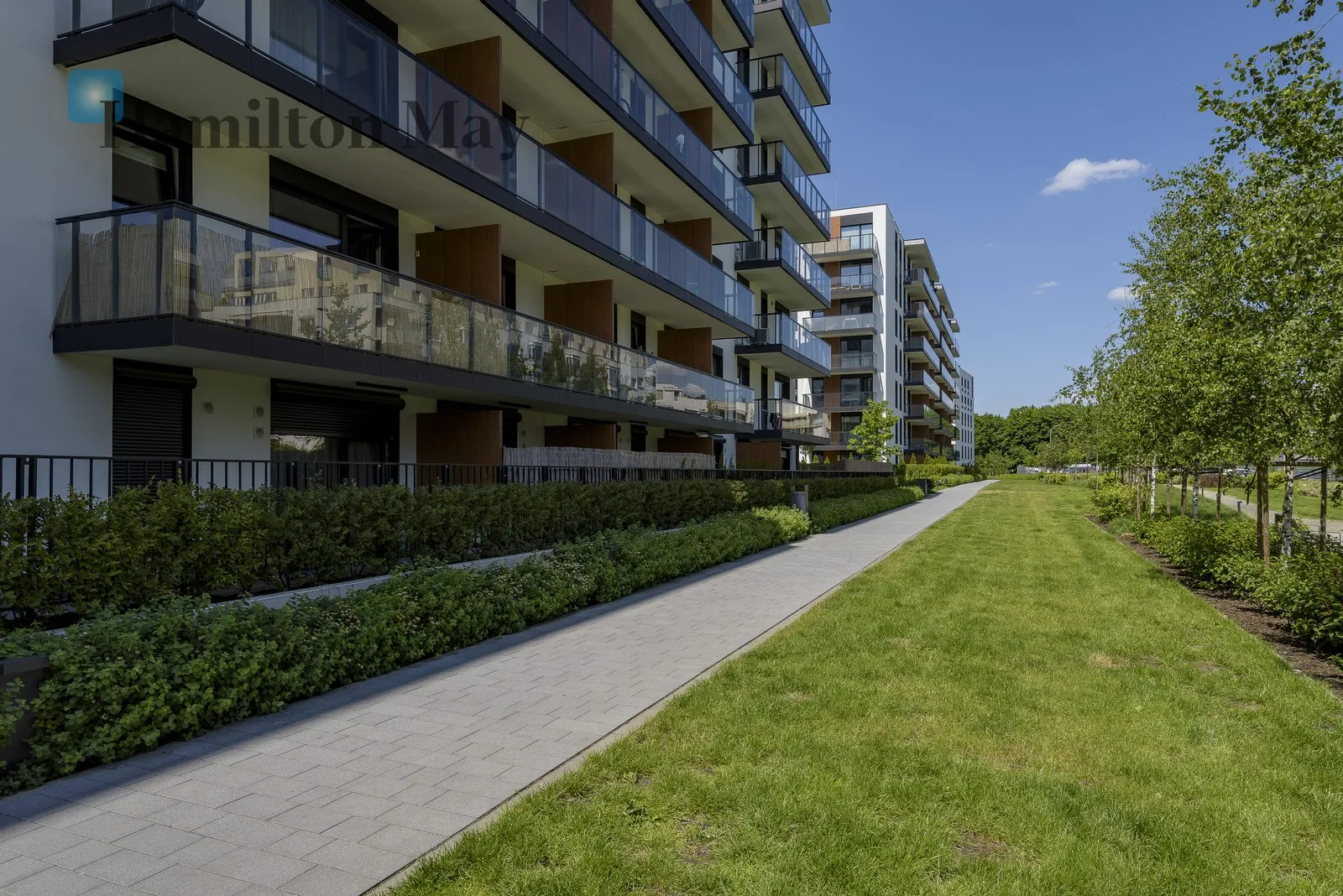 Distance to centre: 4.25 km Level: 4 Price: 3000000 PLN Bedrooms: 3 - slider