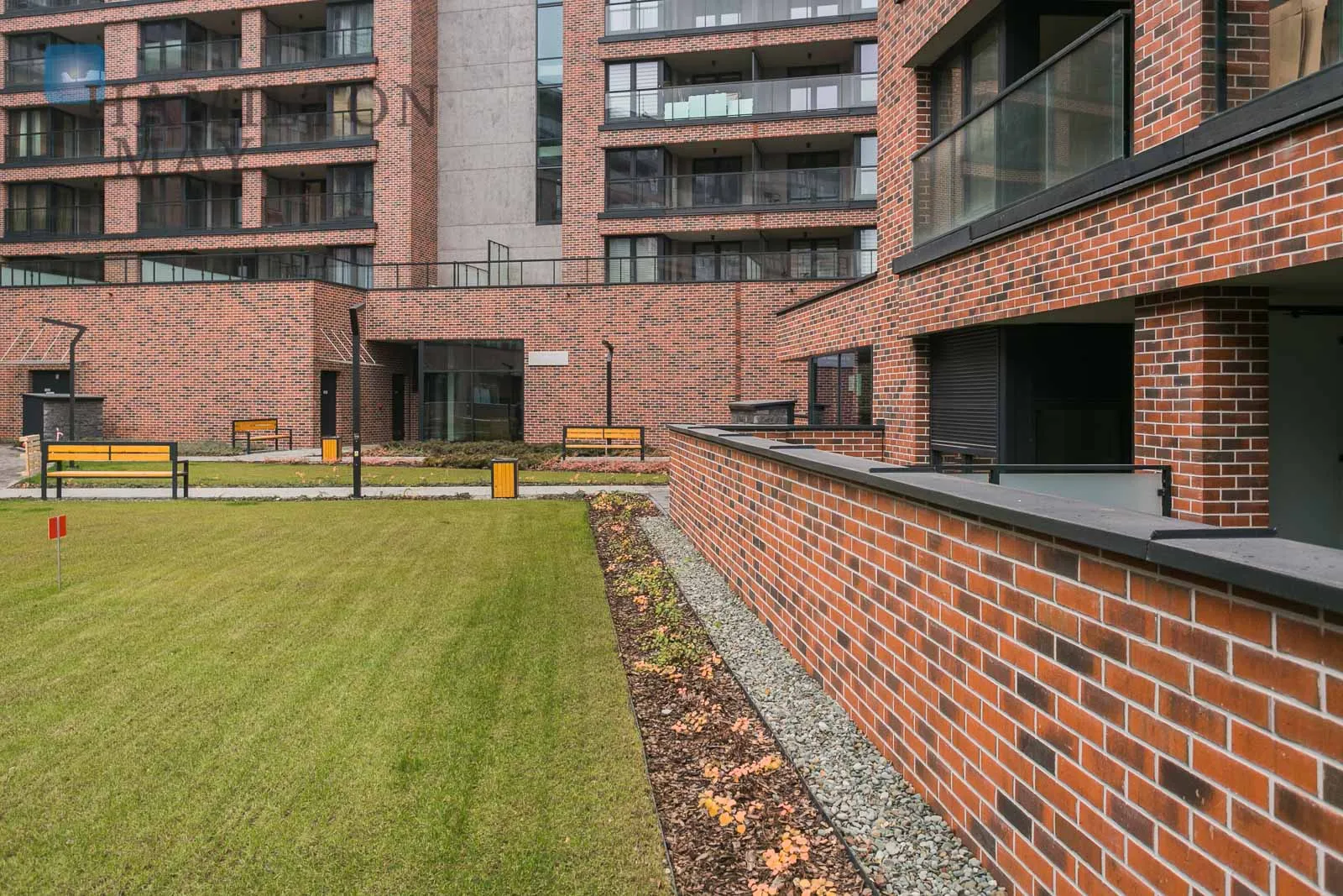 A modern two-bedroom apartment with a garden in the prestigious Atal Residence investment