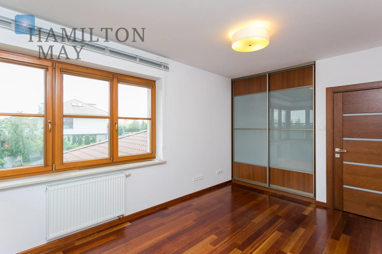 Level: -9 Price: 5500000 PLN Bedrooms: 5 Bathrooms: 4 Plot size: 1100m2 - slider