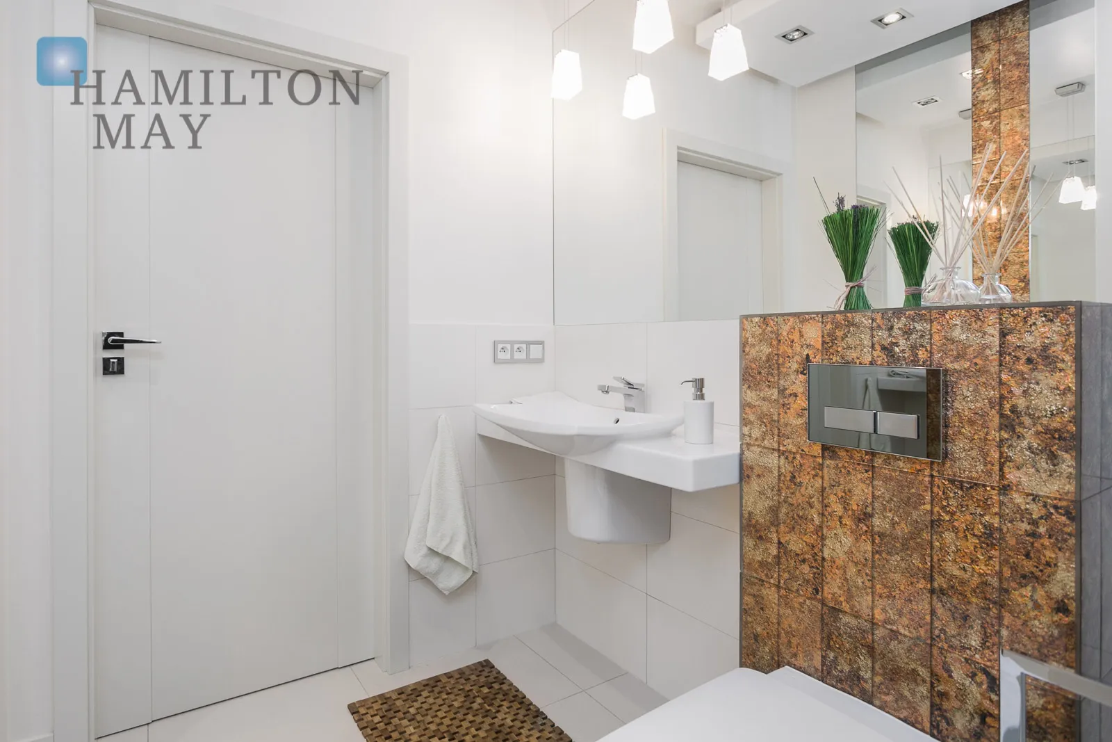 Просторий будинок з гарною ділянкою та сучасним закритим житловим комплексом на півночі Кракова | Маслом'янца - slider