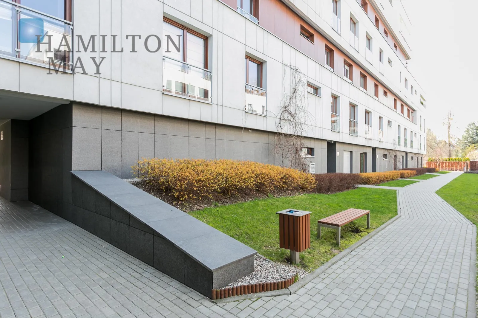 A bright, three-room apartment in the prestigious Eko Park development - slider