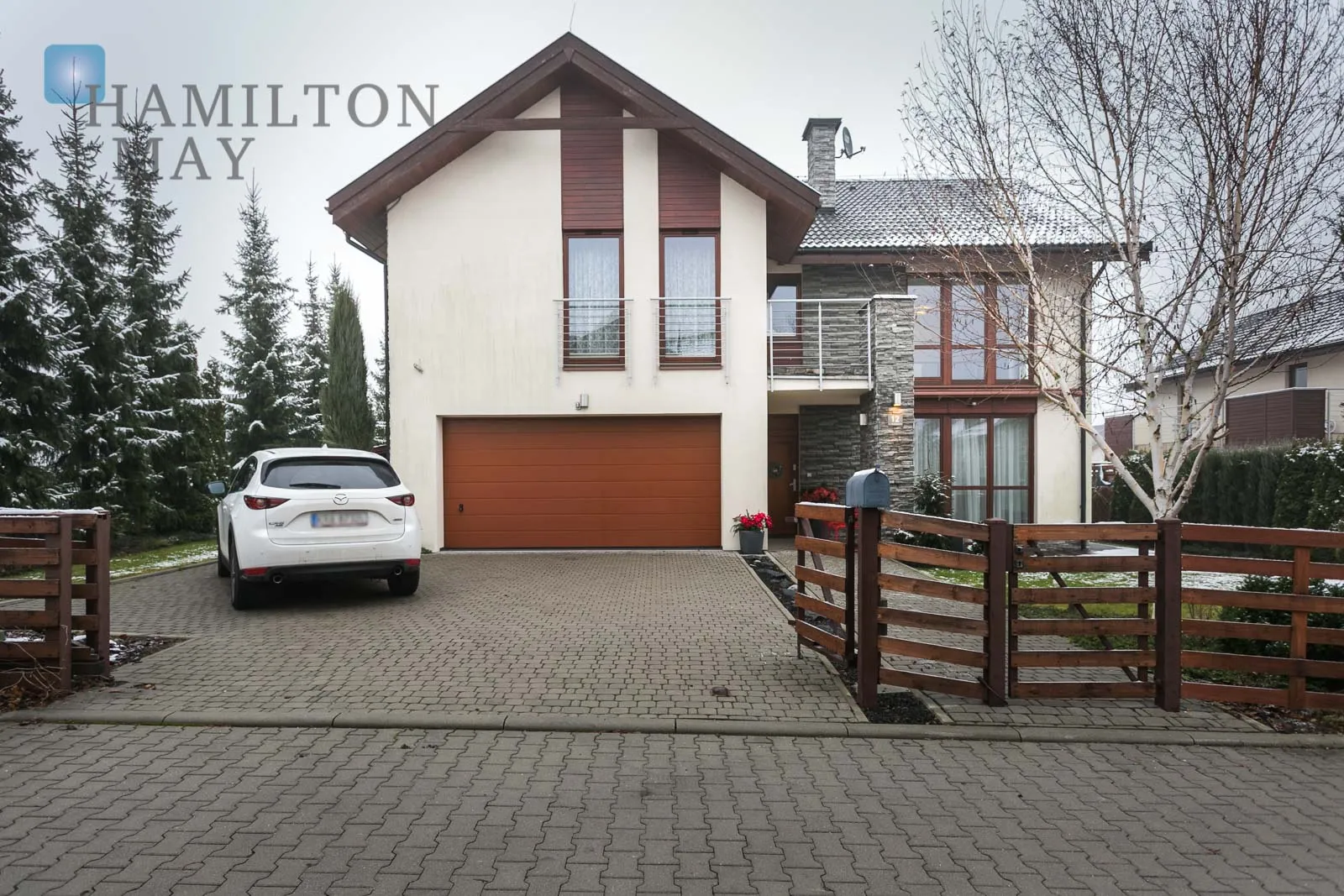 Просторий будинок з гарною ділянкою та сучасним закритим житловим комплексом на півночі Кракова | Маслом'янца - slider