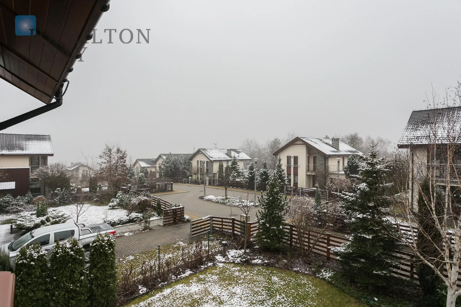 Просторий будинок з гарною ділянкою та сучасним закритим житловим комплексом на півночі Кракова | Маслом'янца - slider