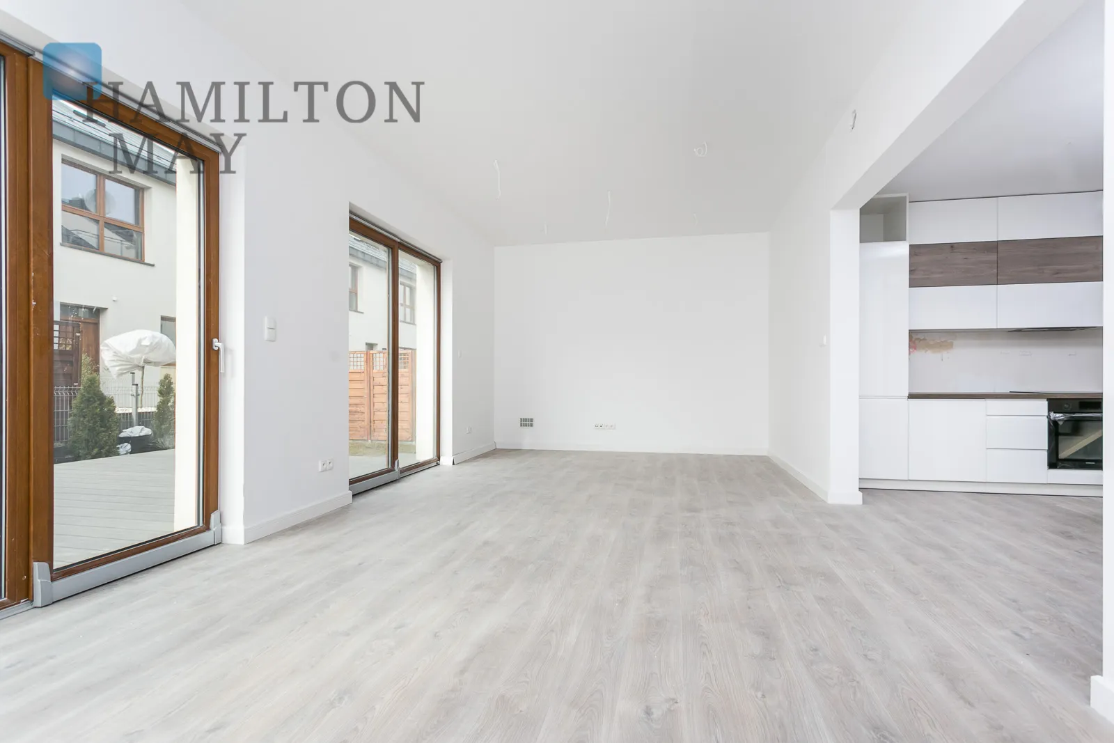 A beautiful, modern house in the Kapriola estate, right next to Miasteczko Wilanów - slider