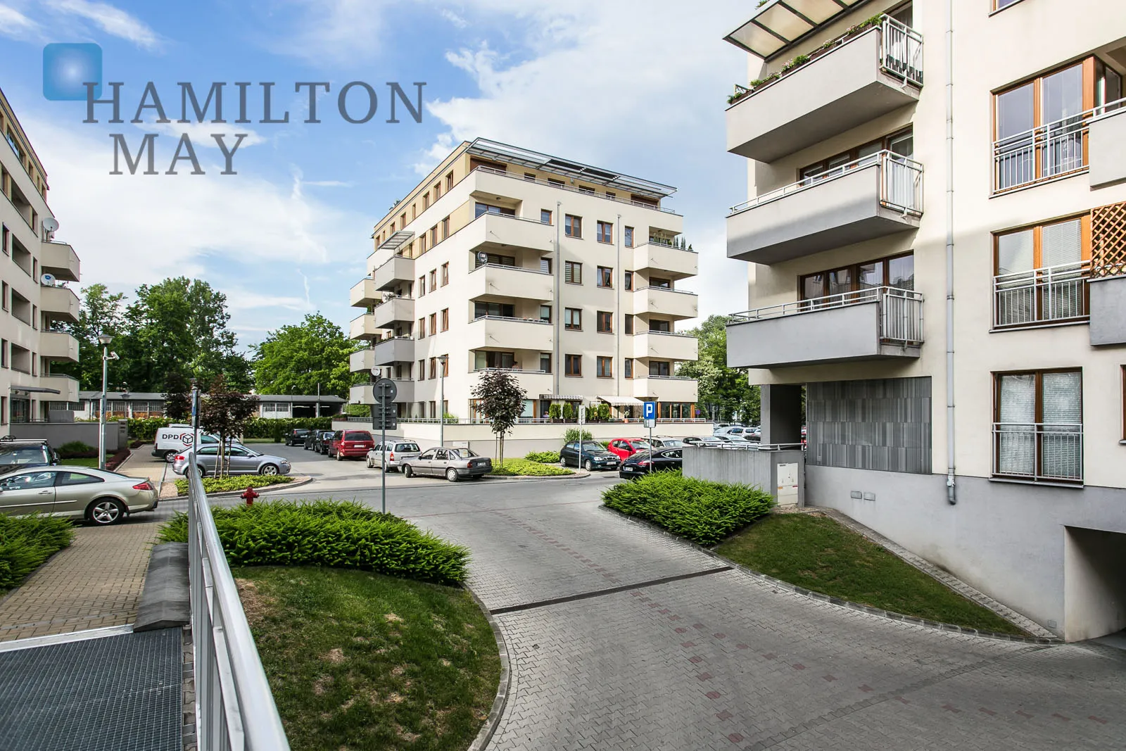 Spacious apartment with a terrace in the Eldorado estate, next to the Aviators Park - slider