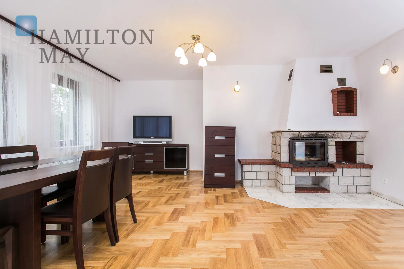 A spacious detached house located South of Krakow, in a beautiful neighborhood of Swoszowice - slider