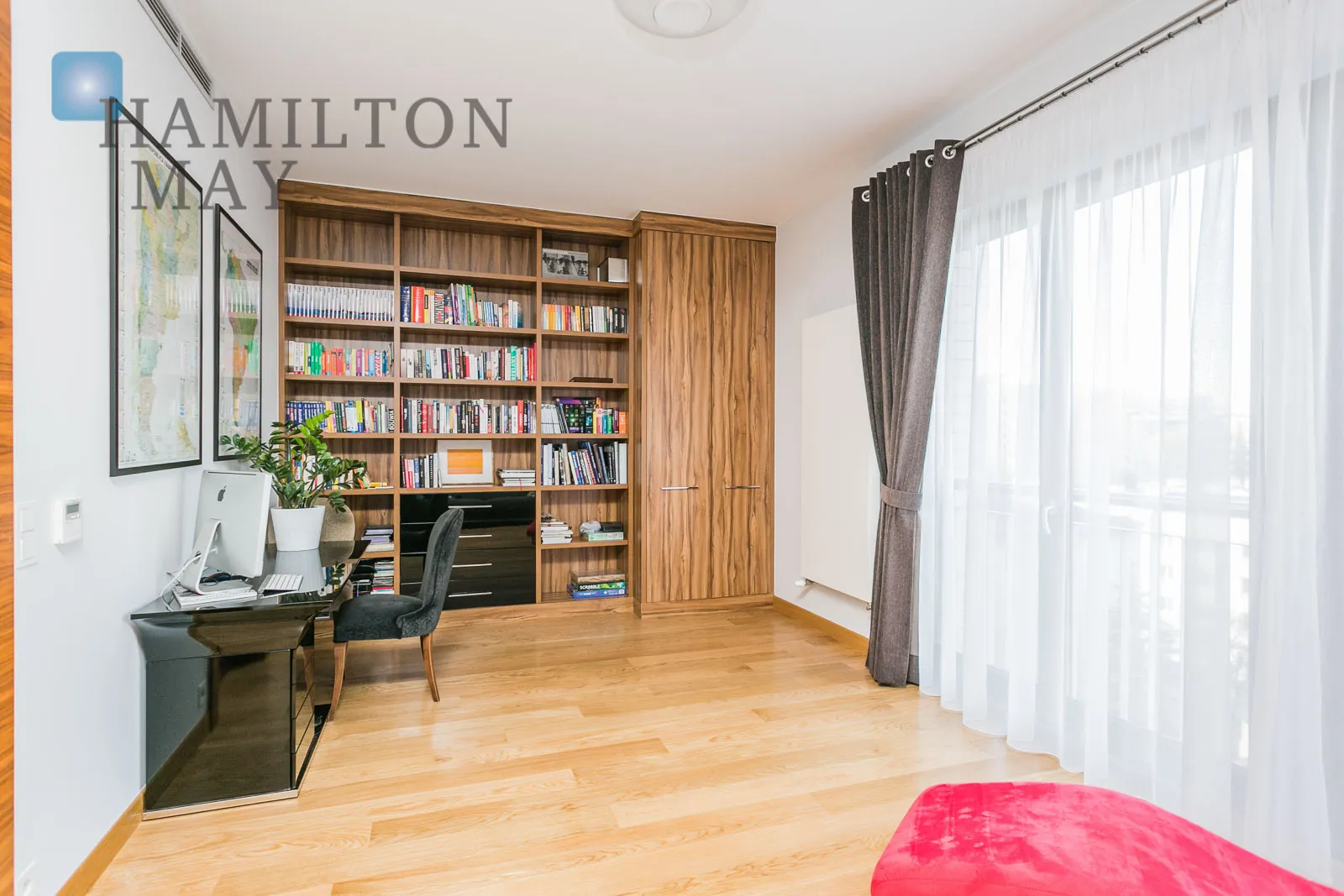 A spacious, bright, luxurious penthouse with terraces in Mokotów.