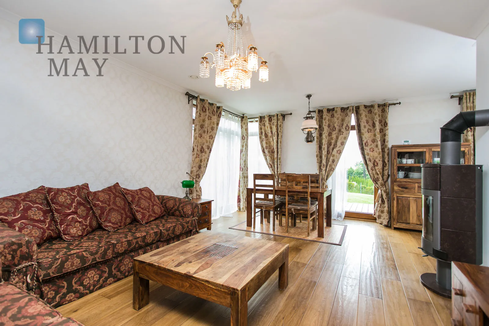 City: Mogilany Street: Parkowe Wzgórze Region: Mogilany Distance to centre: 13.82 km Price: 2670000 PLN Bedrooms: 3 Bathrooms: 2 Plot size: 600m2 - slider