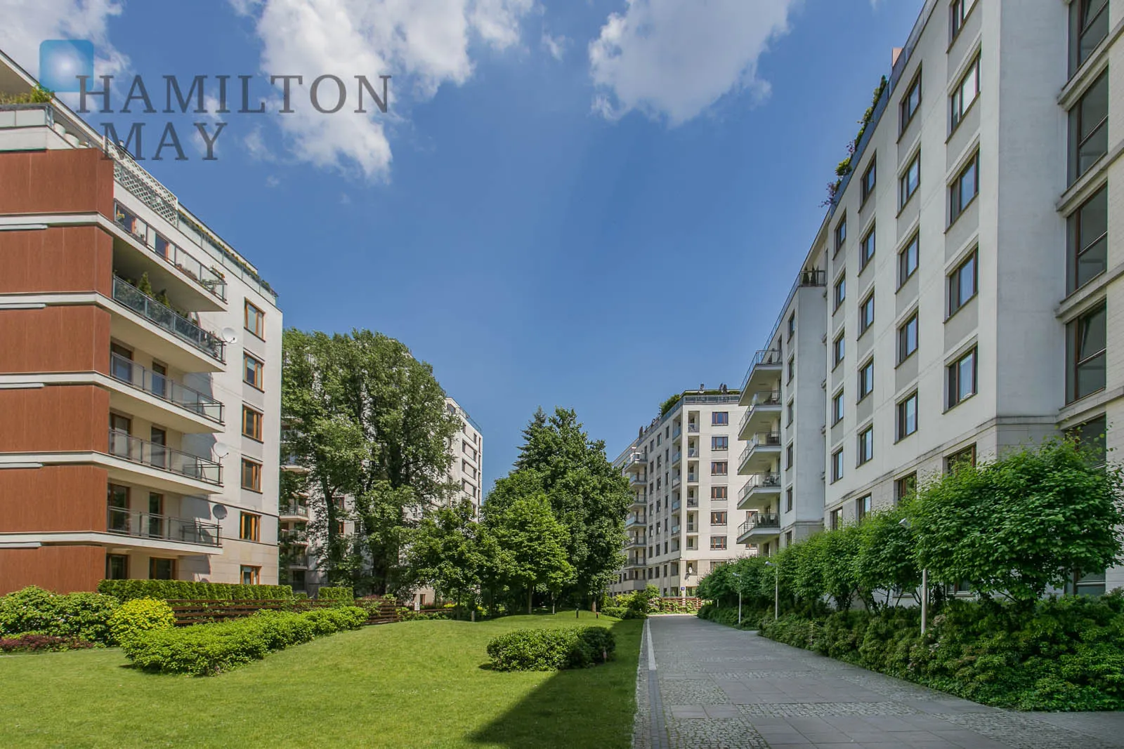 Unique, three bedroom apartment in a green part of Powiśle