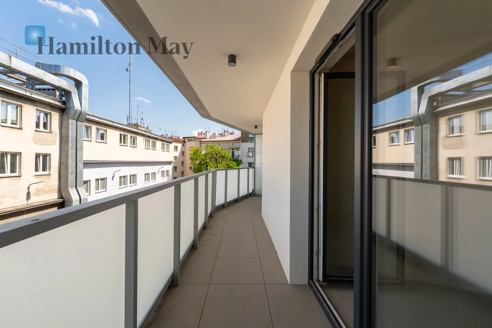 Level: 3 Price: 1051008 PLN Bedrooms: 1 Bathrooms: 1 Size: 47m2 - slider