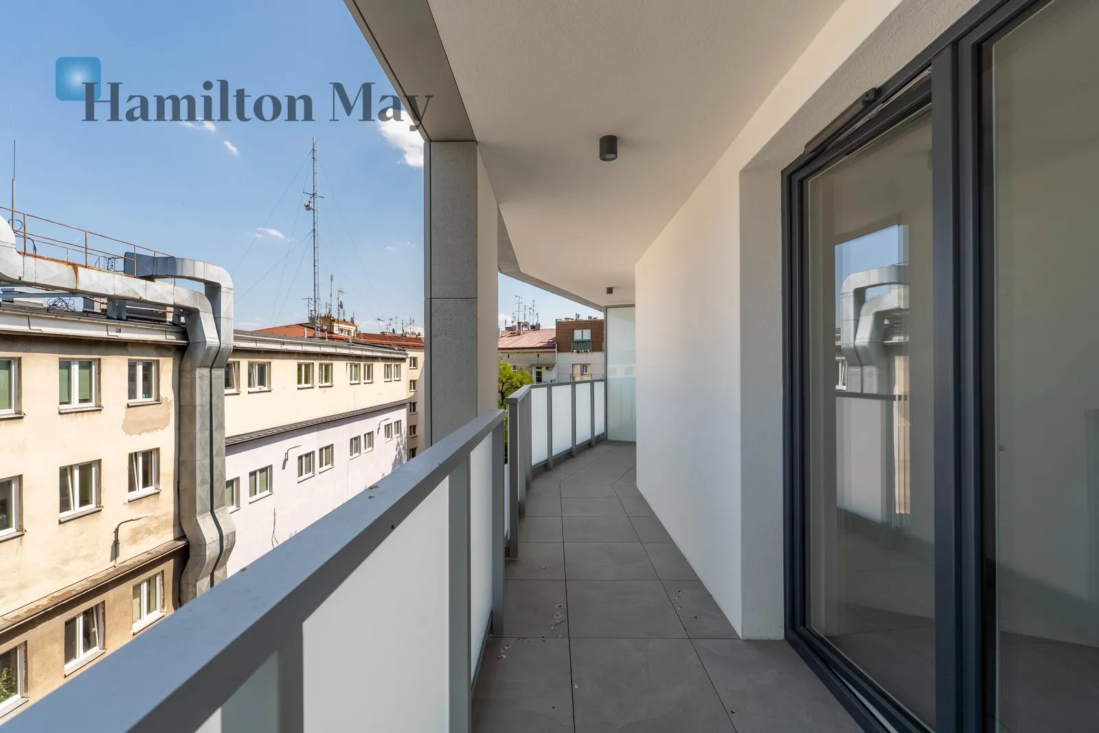 Level: 4 Price: 1065992 PLN Bedrooms: 1 Bathrooms: 1 Size: 47m2 Price/m2: 22681 PLN - slider