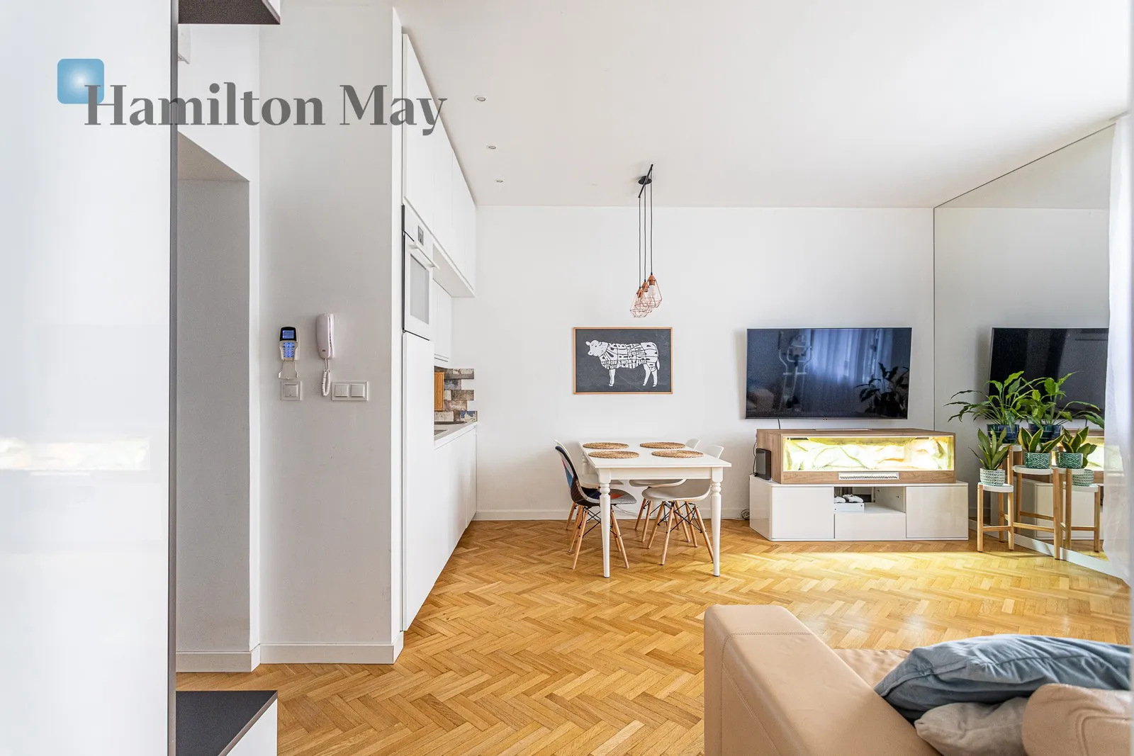 Street: Ogrodowa Region: Wola Subregion: Czyste Distance to centre: 2.15 km Level: 1 Price: 5500 PLN Bedrooms: 1 Bathrooms: 1 Size: 46m2 - slider