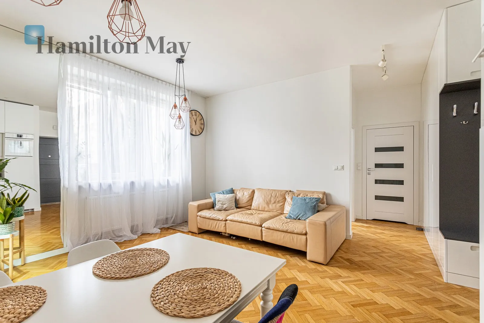 City: Warszawa Street: Ogrodowa Region: Wola Subregion: Czyste Distance to centre: 2.15 km Level: 1 Price: 5500 PLN Bedrooms: 1 Bathrooms: 1 Size: 46m2 - slider