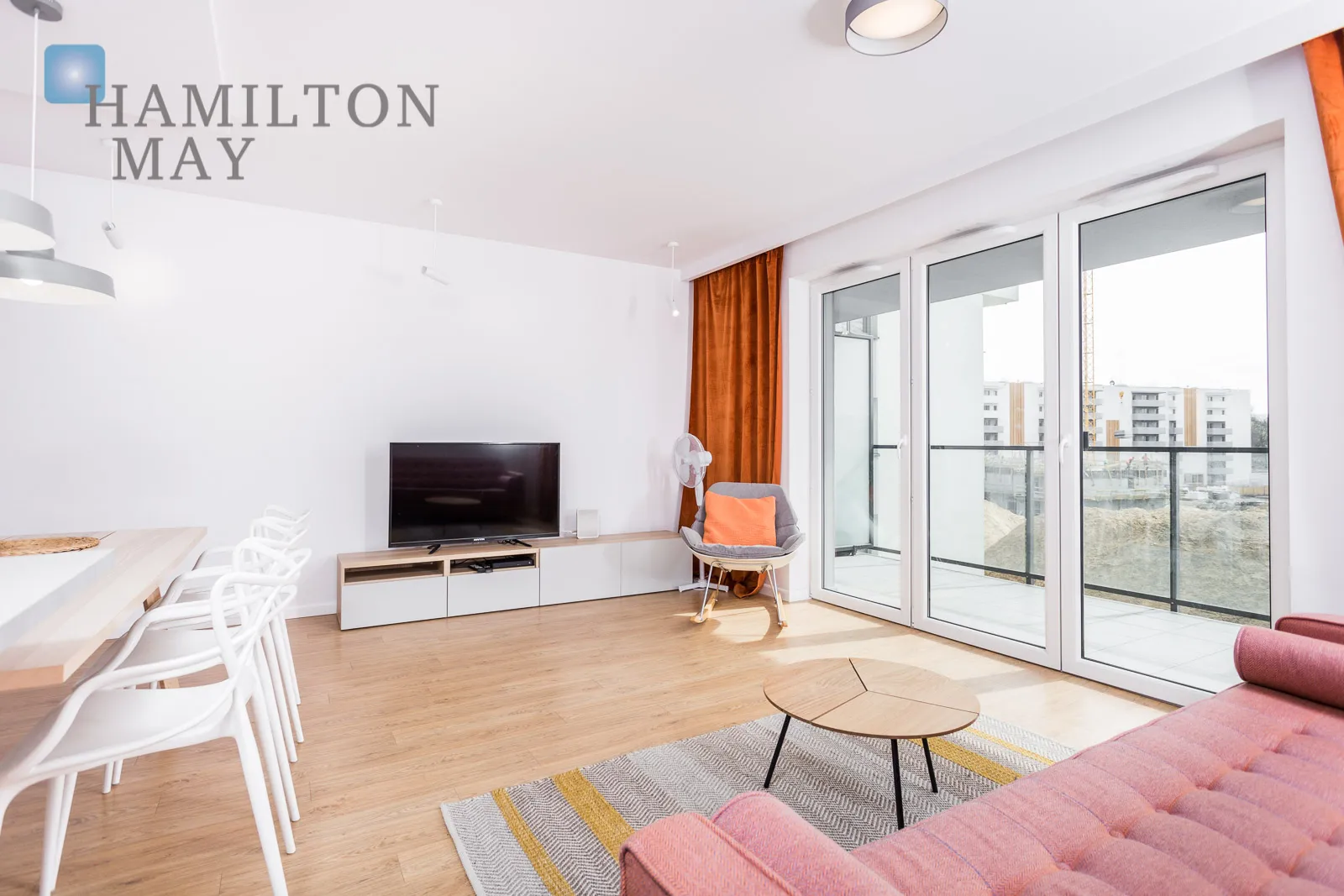 Exclusive, two-story apartment with a dressing room and two bathrooms - slider