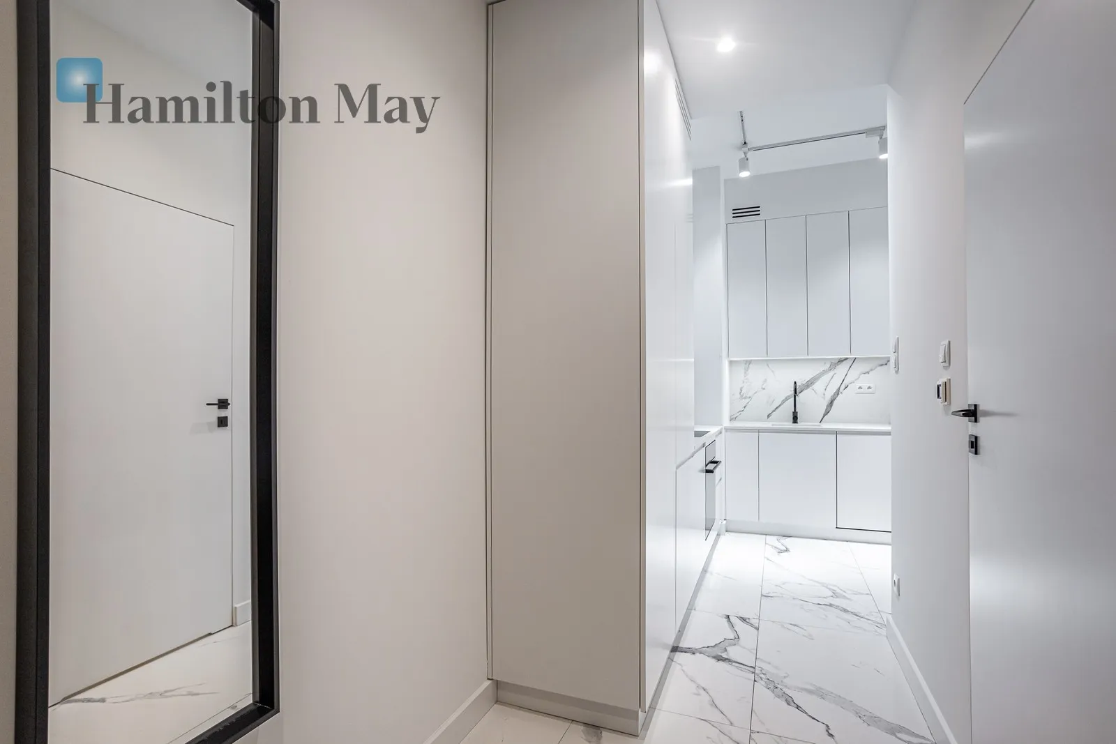 Distance to centre: 1.58 km Level: 2 Price: 5069 PLN Bedrooms: 1 Bathrooms: 1 Size: 40m2 Price/m2: 127 PLN - slider