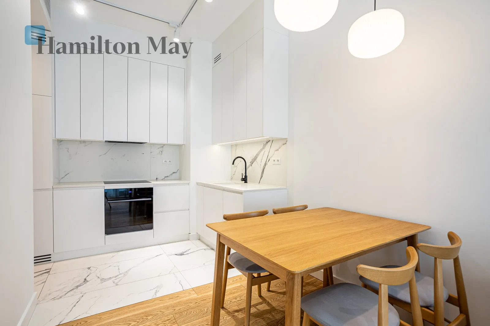 Street: Leszczyńska Region: Śródmieście Subregion: Powiśle Distance to centre: 1.58 km Level: 2 Price: 5069 PLN Bedrooms: 1 Bathrooms: 1 - slider