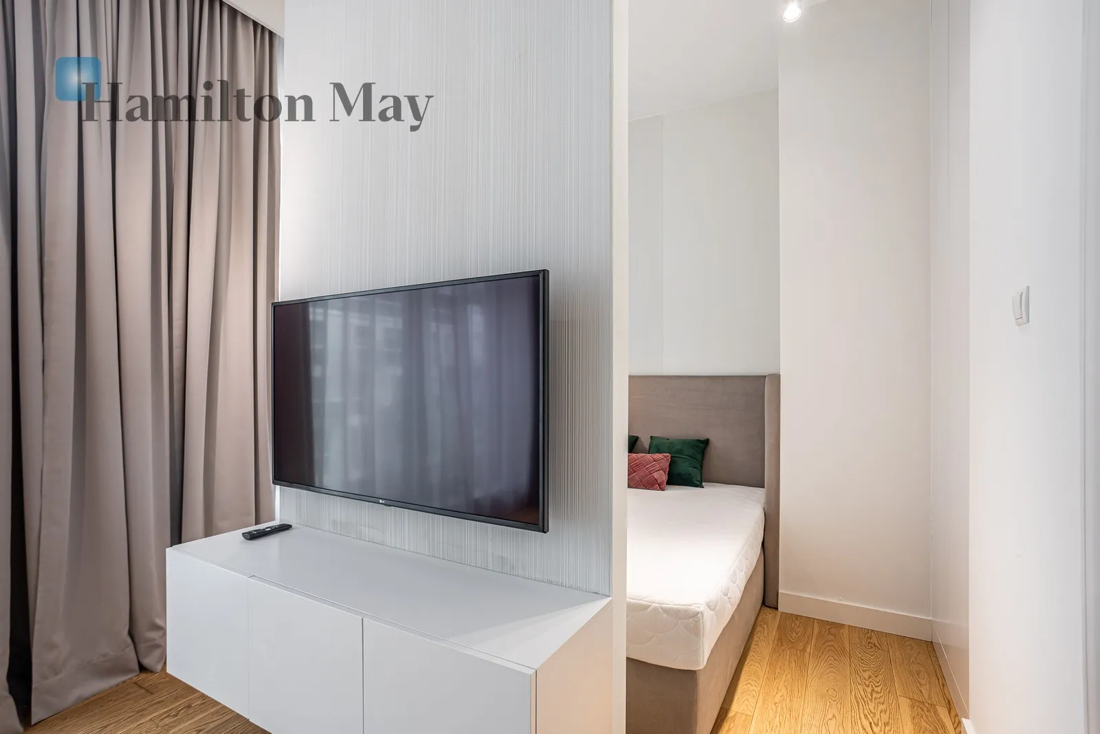 Subregion: Powiśle Distance to centre: 1.58 km Level: 2 Price: 5069 PLN Bedrooms: 1 Bathrooms: 1 Size: 40m2 Price/m2: 127 PLN - slider