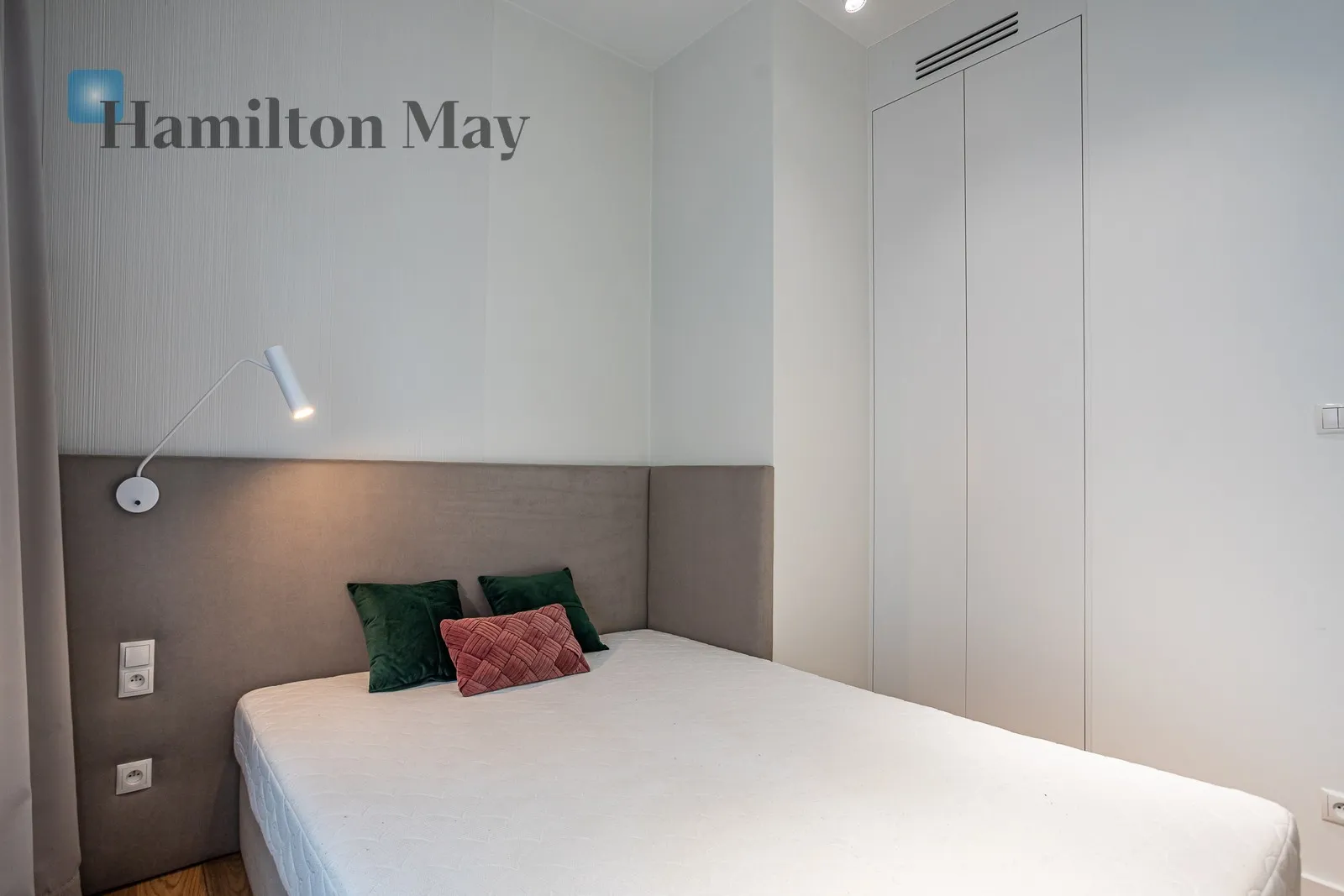 City: Warszawa Street: Leszczyńska Region: Śródmieście Subregion: Powiśle Distance to centre: 1.58 km Level: 2 Price: 5069 PLN - slider