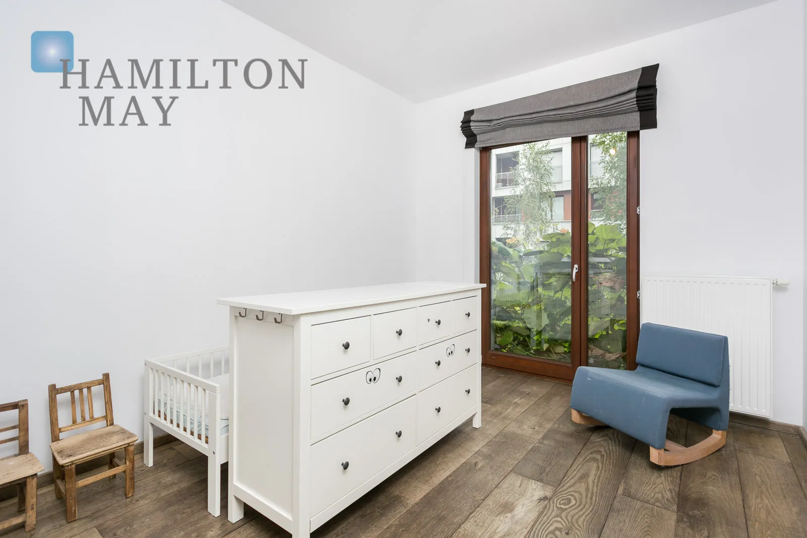 A bright, three-room apartment in the prestigious Eko Park development - slider