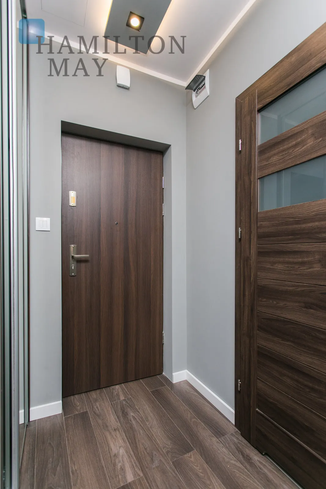Air-conditioned apartment with a large balcony near Błonia and the Old Town - slider