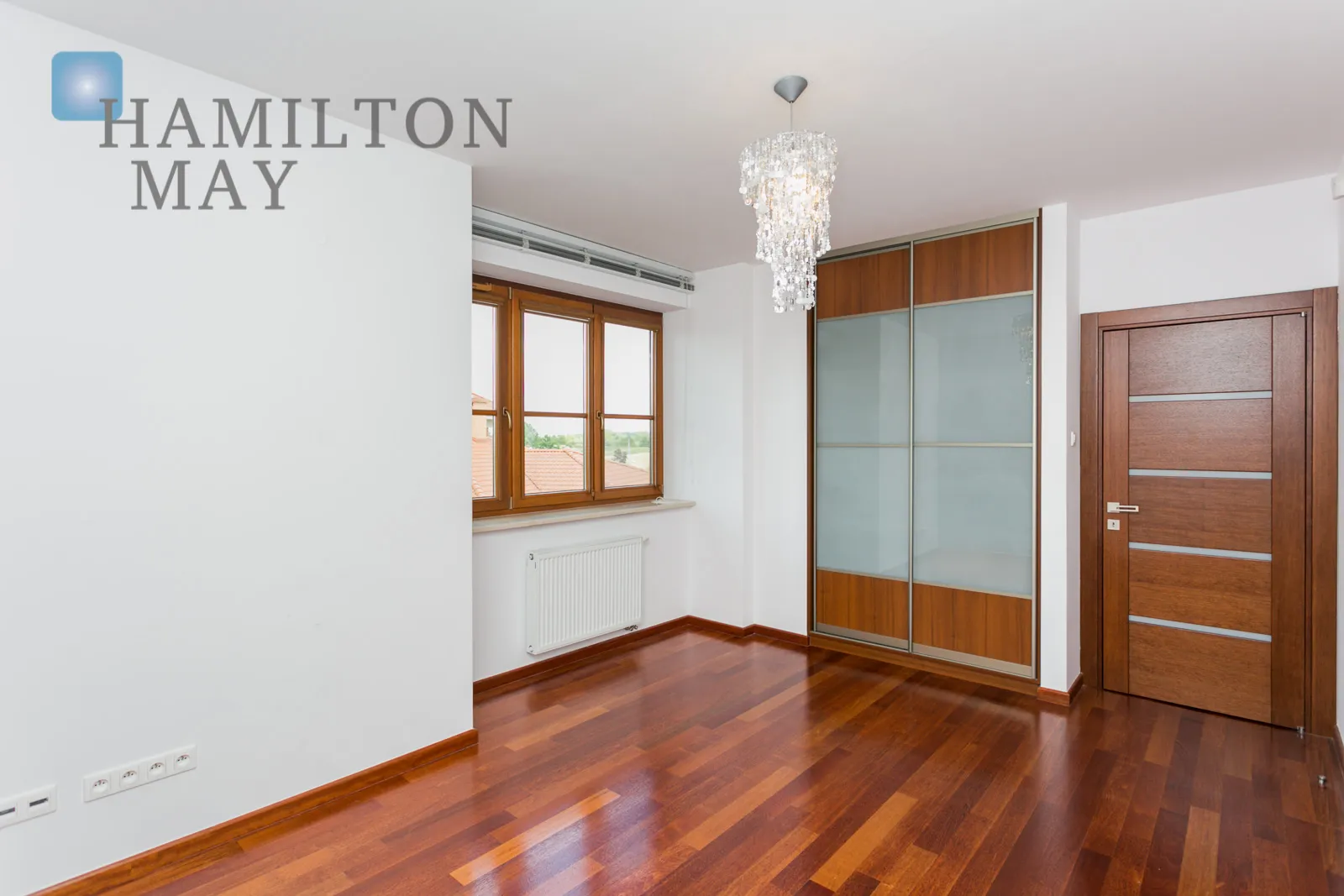 Street: Aleja Lema Region: Bielawa Distance to centre: 15.15 km Level: -9 Price: 5500000 PLN Bedrooms: 5 - slider